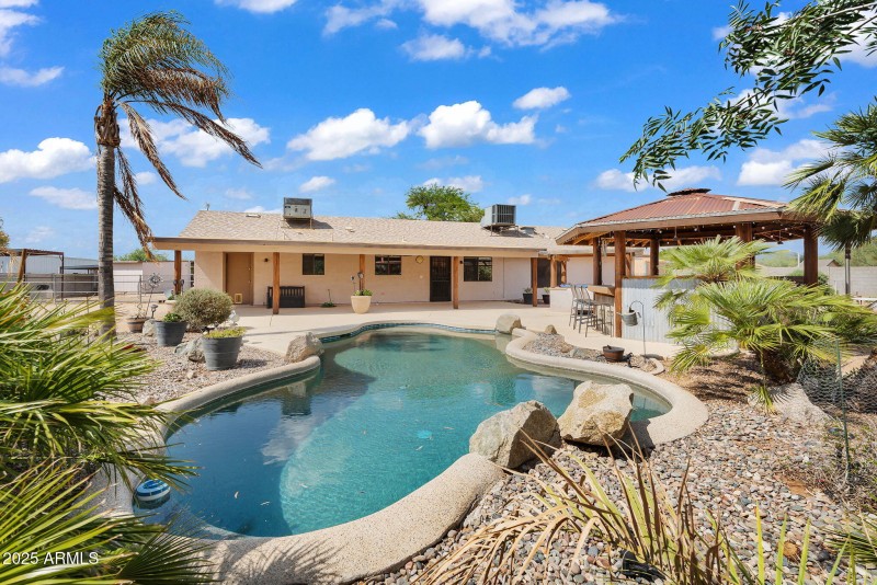 38-web-or-mls-1307 E Galvin-37