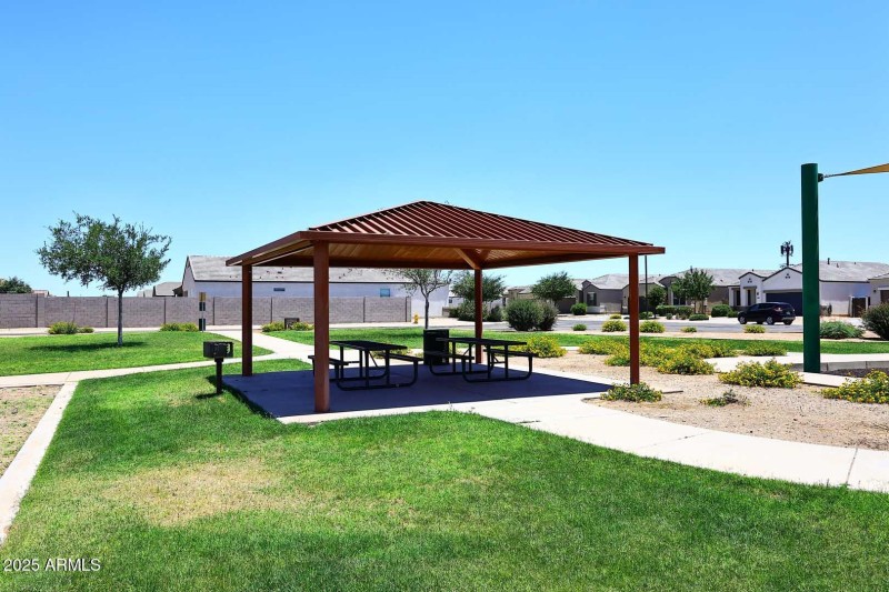 Neighborhood Park-Ramada