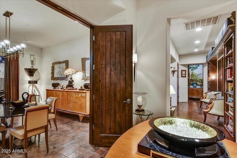 Foyer-Dining