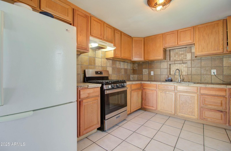 145 E Ash Ave-12