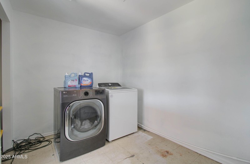 145 E Ash Ave-23