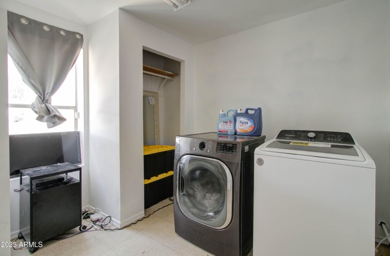 145 E Ash Ave-24