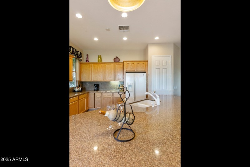 4548 E-016-054-DLB 9487-MLS_Size