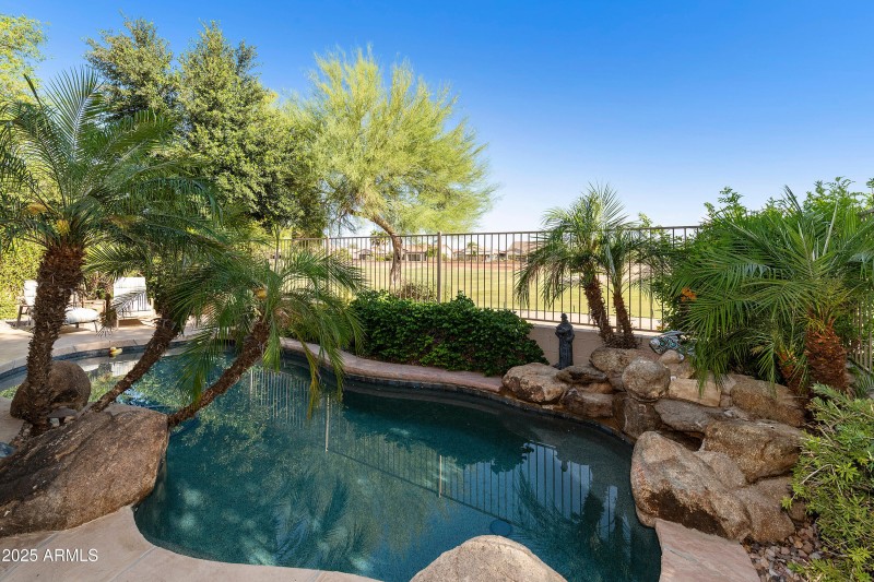 4548 E-035-025-DLB 9493-MLS_Size