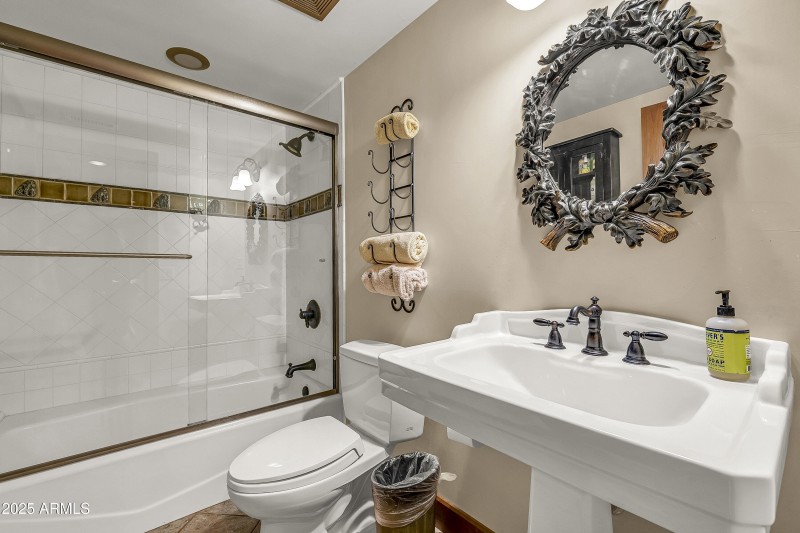 Guest bathroom 3