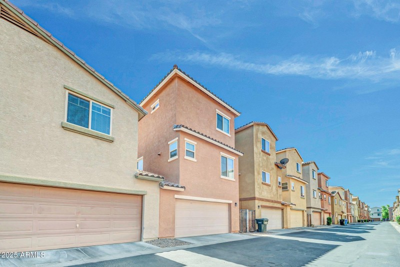 2118 N 77th-22