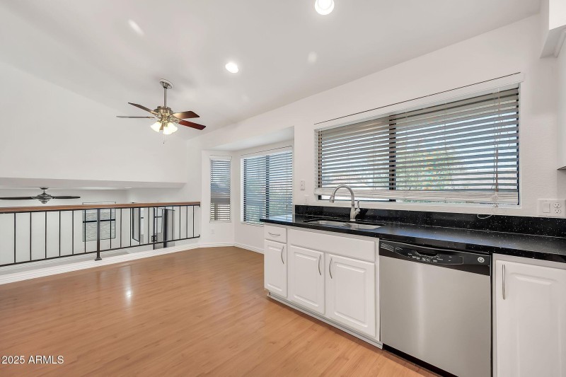 1903 E Jasper Dr-13