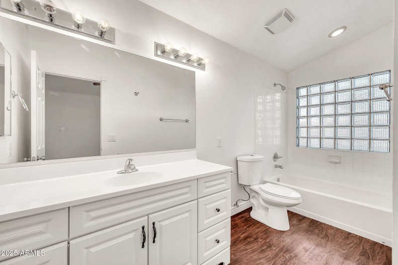 1903 E Jasper Dr-16