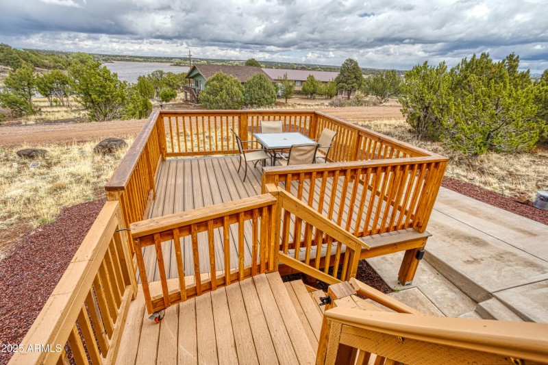 Deck w Gate