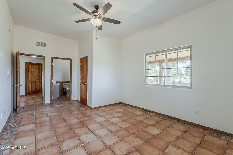 49-web-or-mls-Linda-49