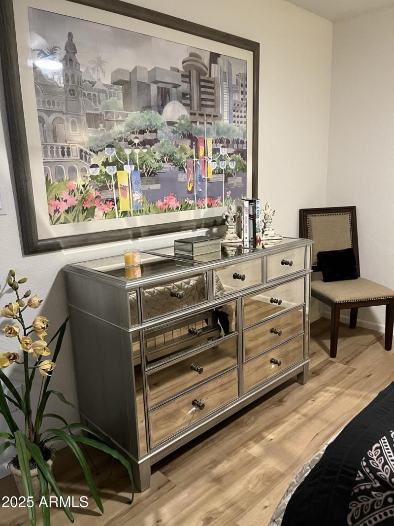 Guest bedroom -25258