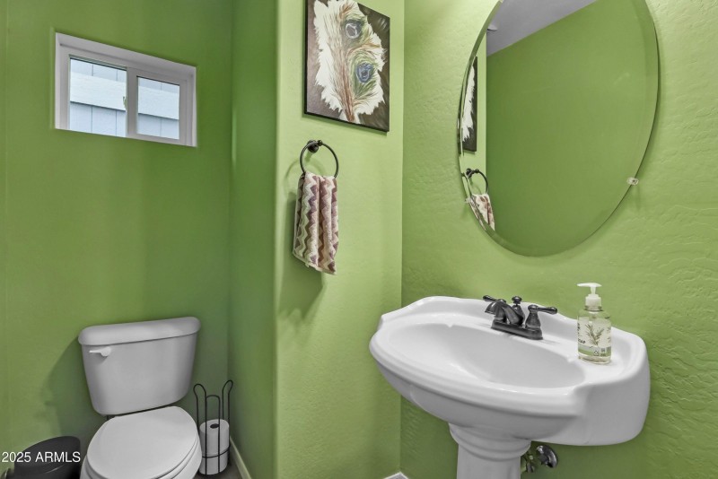 Jaclyn half Bath
