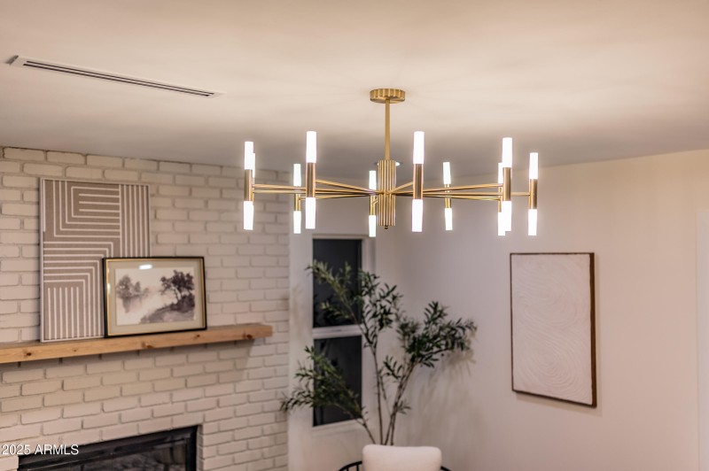 fireplace_room_chandelier_1