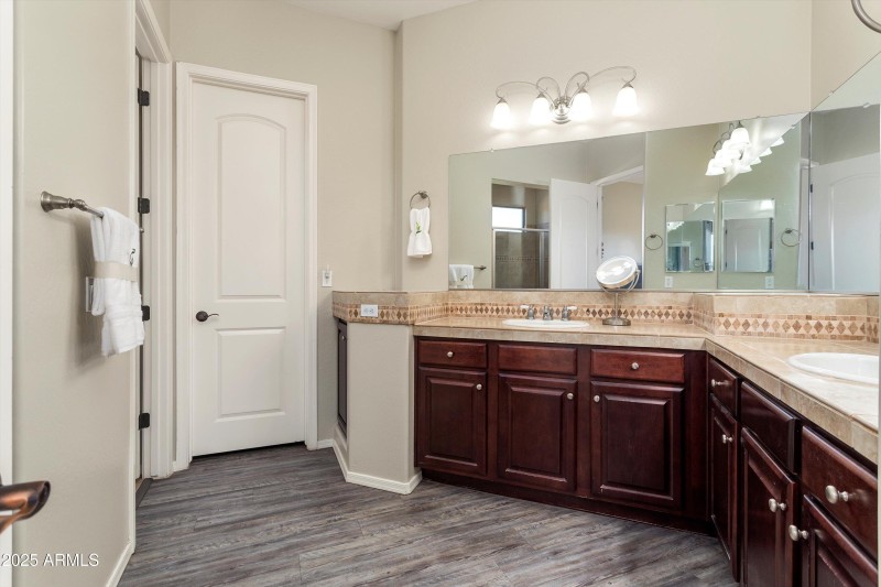 ATTRACTIVE PRIMARY BATH