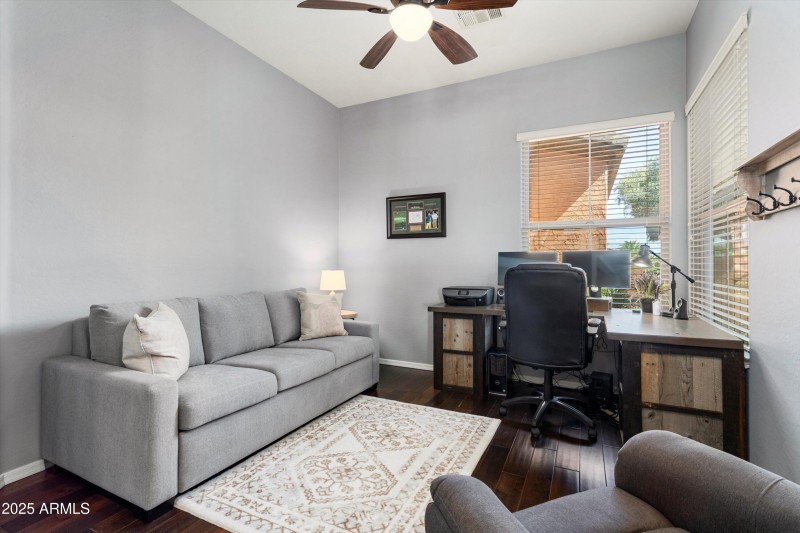 ATTRACTIVE DEN/OFFIC