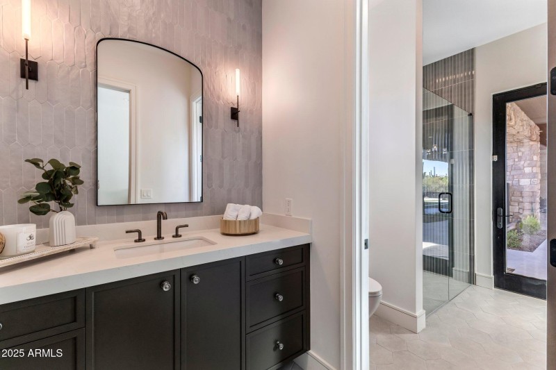 Secondary en suite