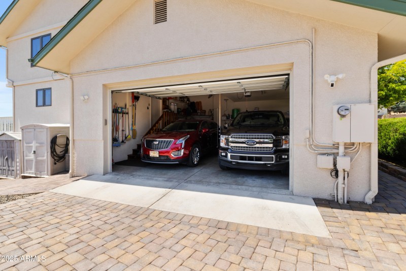 24-Garage
