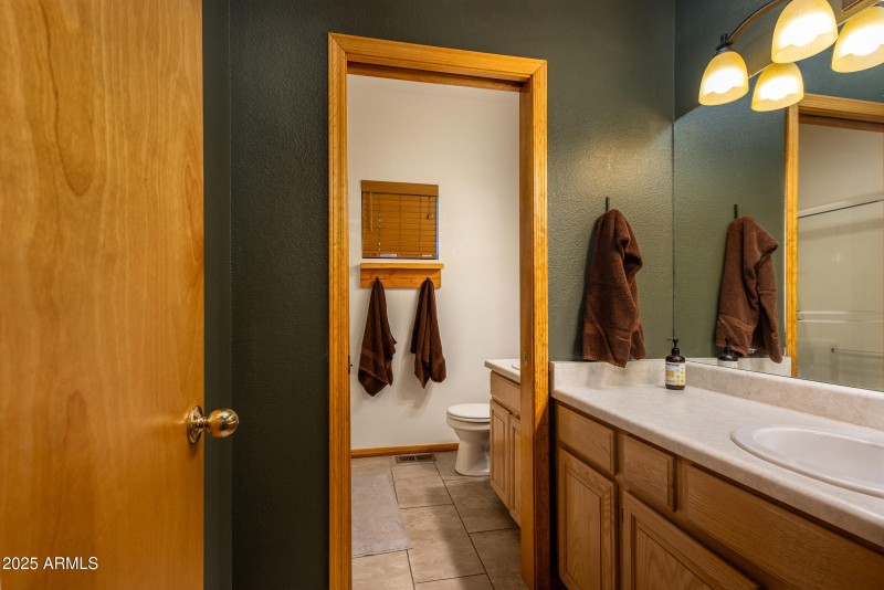 335 Sandia Cir 036
