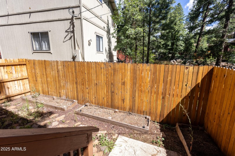 335 Sandia Cir 022