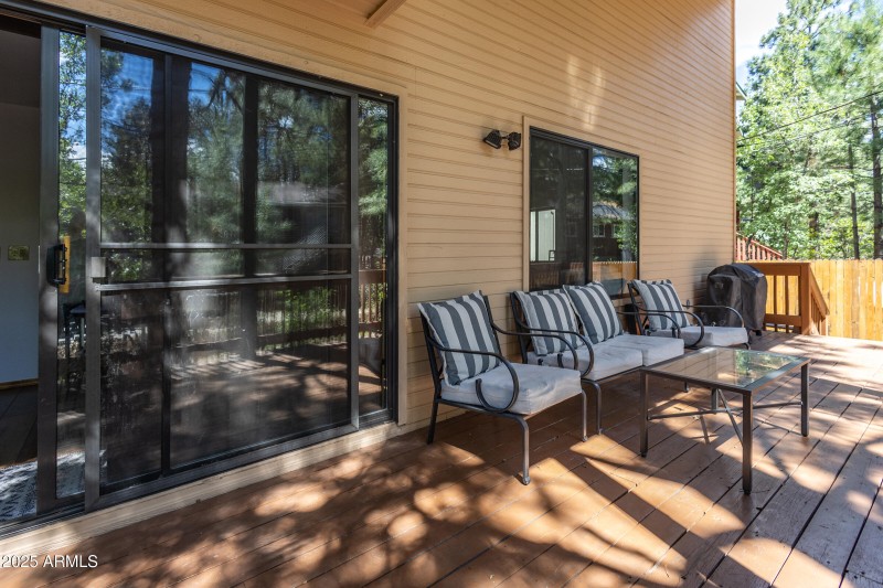 335 Sandia Cir 021
