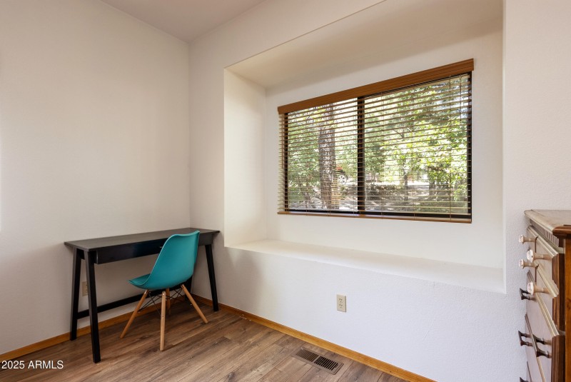 335 Sandia Cir 033