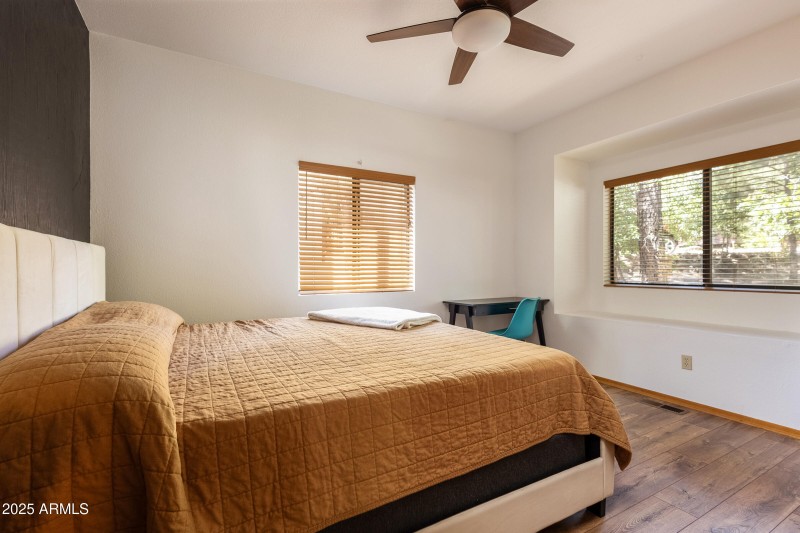 335 Sandia Cir 032