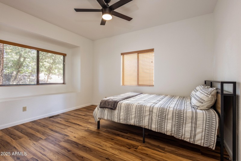 335 Sandia Cir 029