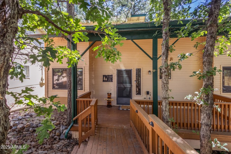 335 Sandia Cir 002