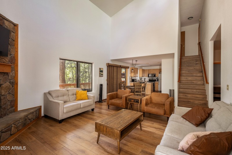 335 Sandia Cir 028