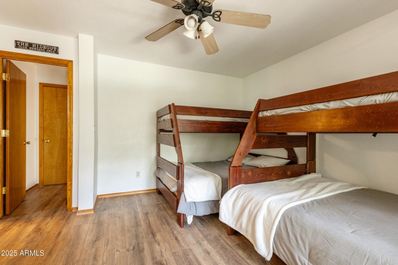 335 Sandia Cir 041