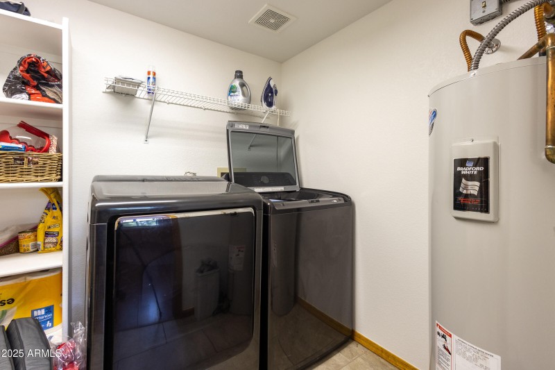 335 Sandia Cir 027