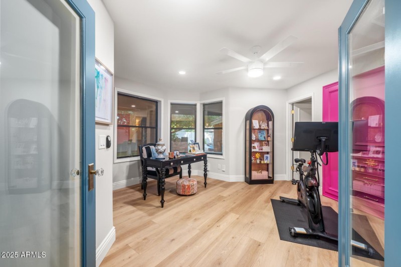 Flex-Suite w/Separate Entry & Full Bath