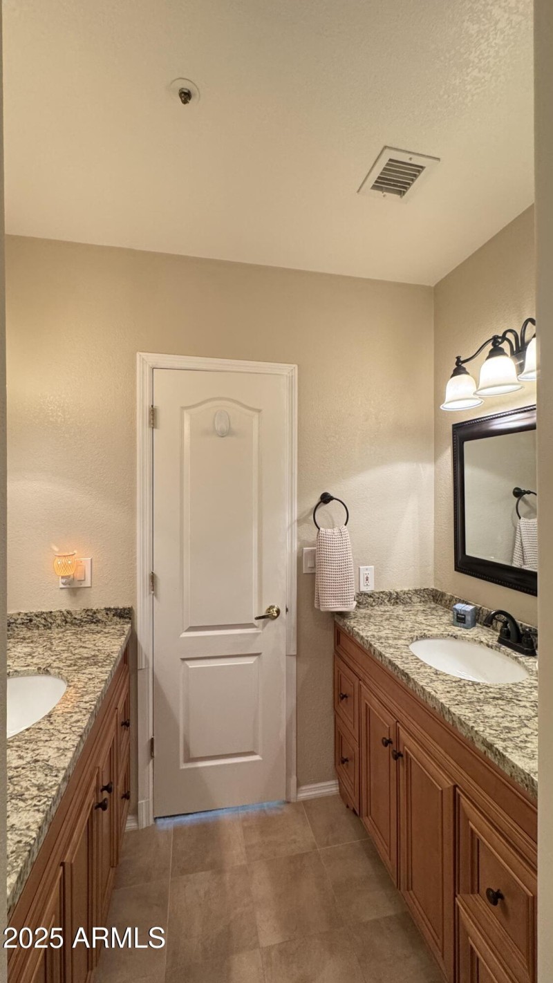 Dual sinks
