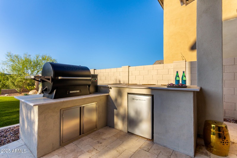 Outdoor Built-In BBQ with Travertine Bar