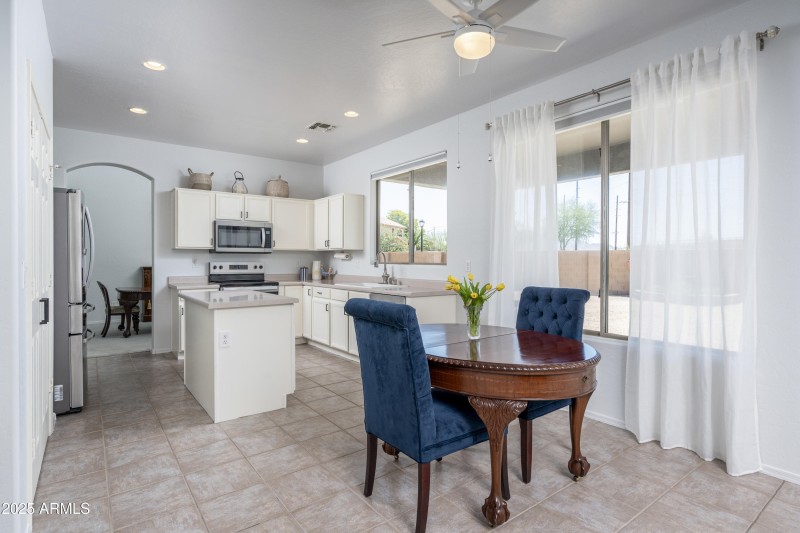 Kitchen Photo 1