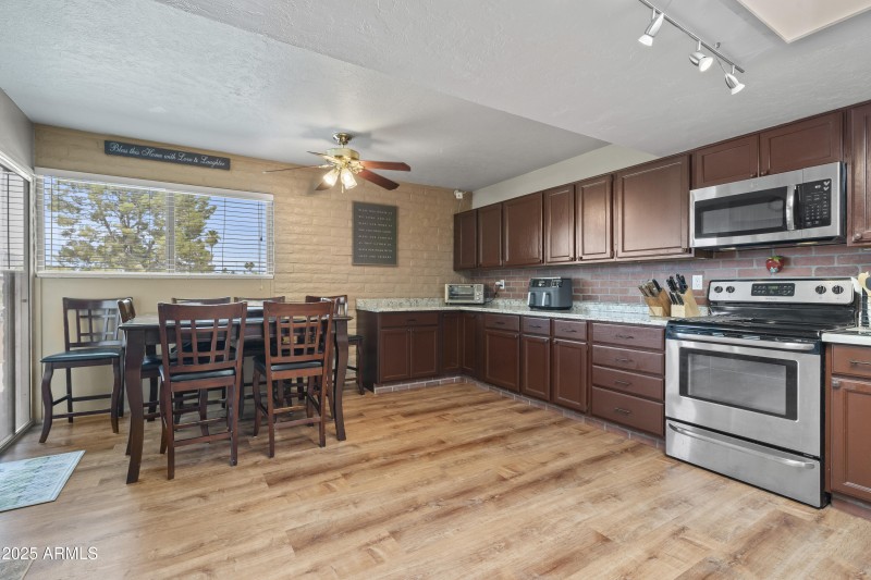 10-Kitchen & Dining