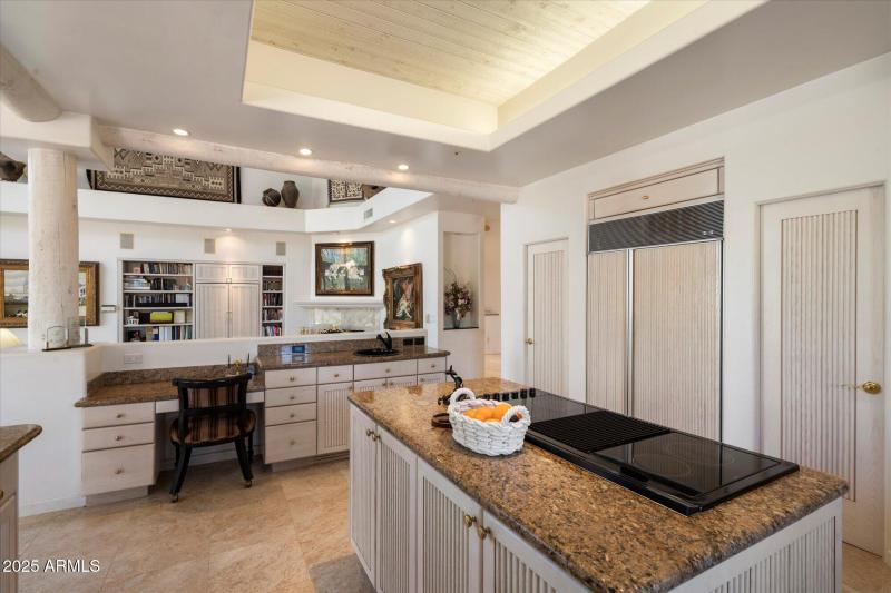 21-7728 E. Mary Sharon Dr