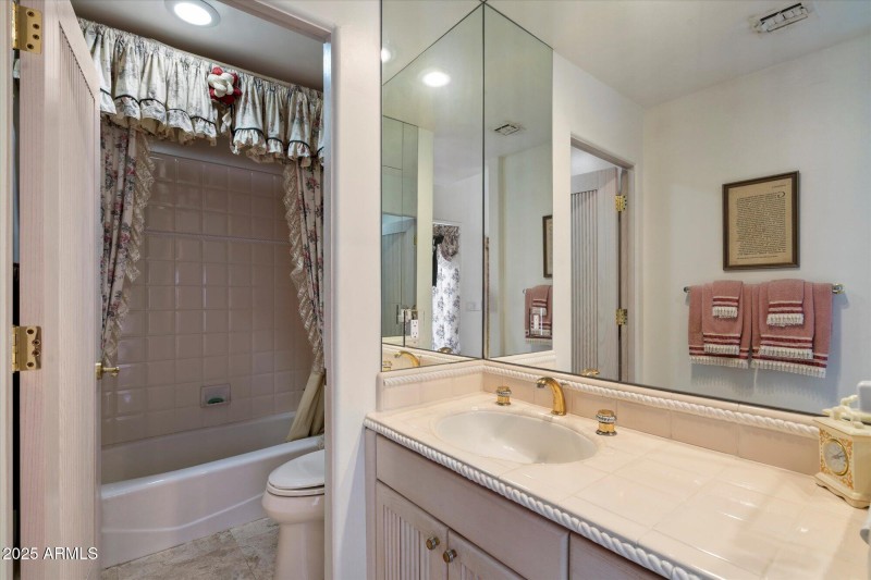 32-7728 E. Mary Sharon Dr