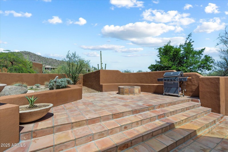 39-7728 E. Mary Sharon Dr