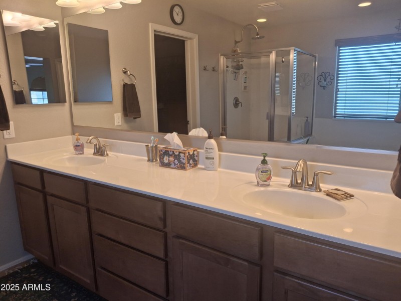 Dual sinks