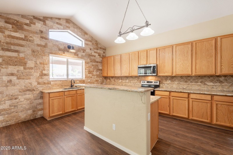 9-web-or-mls-Madison-9