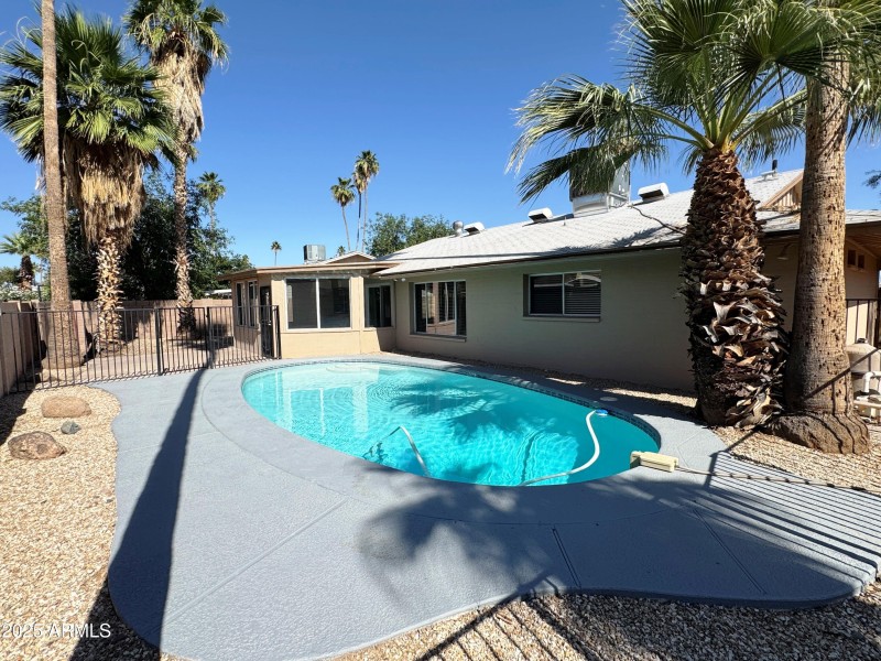 man pool2