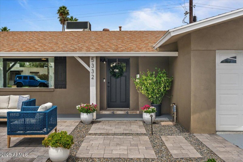 07-Front walkway
