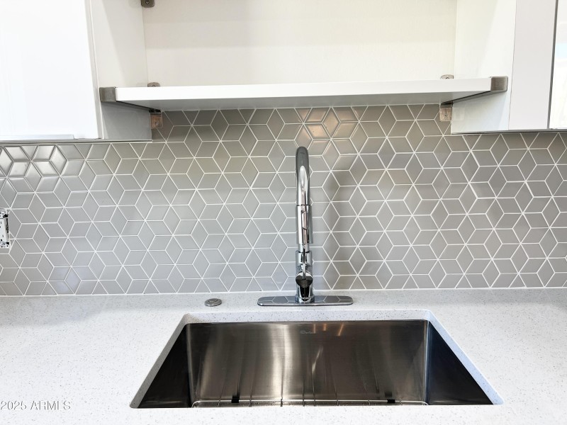 Quartz Counters & Tile Backsplashes