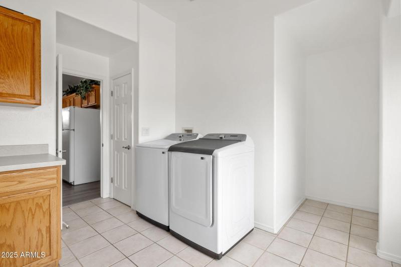 26-Laundry Room (2)