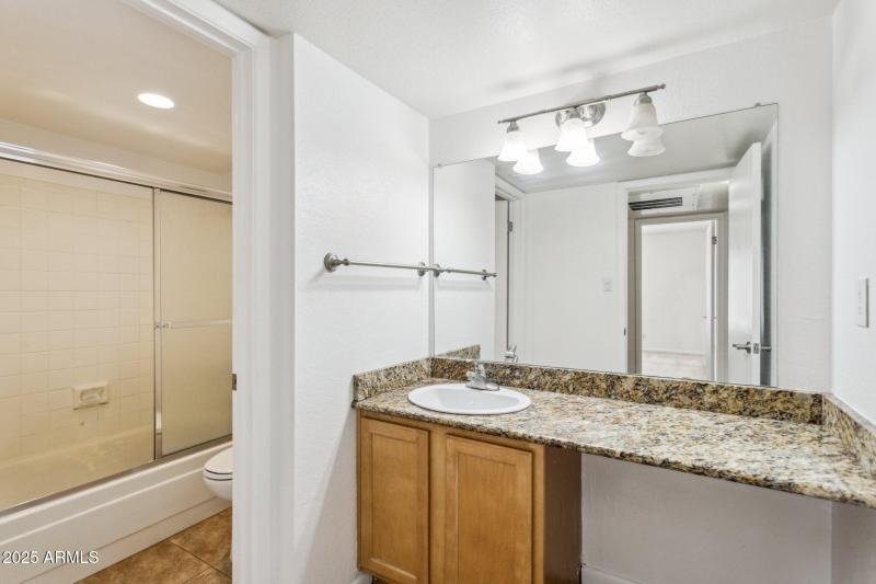 16-web-or-mls-5995-n-78th-st-1043