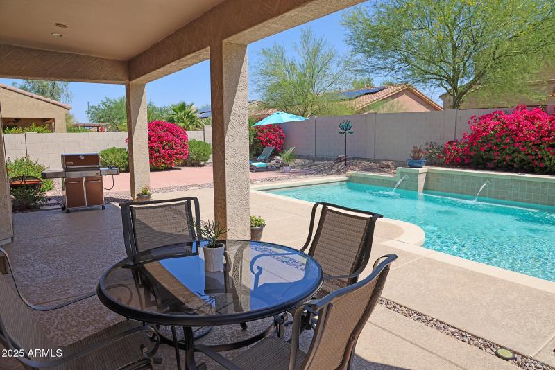 Listen to the Water Fall!Backyard