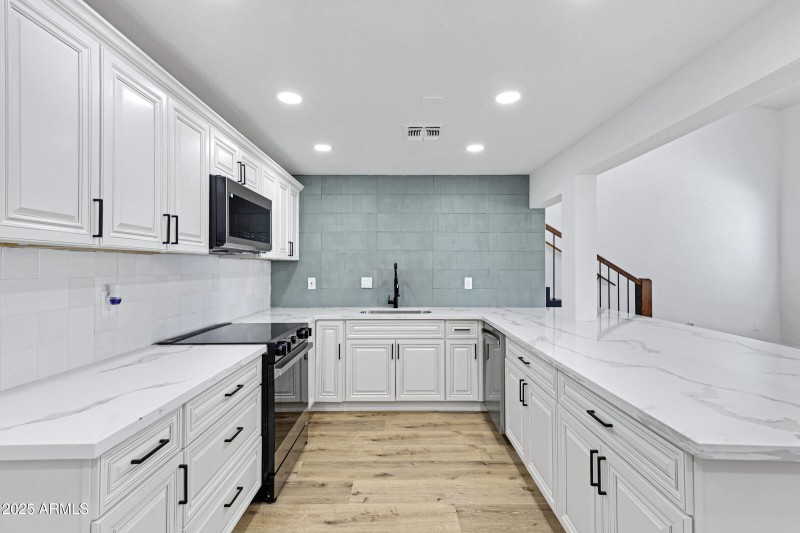 2708 E Roosevelt St-12