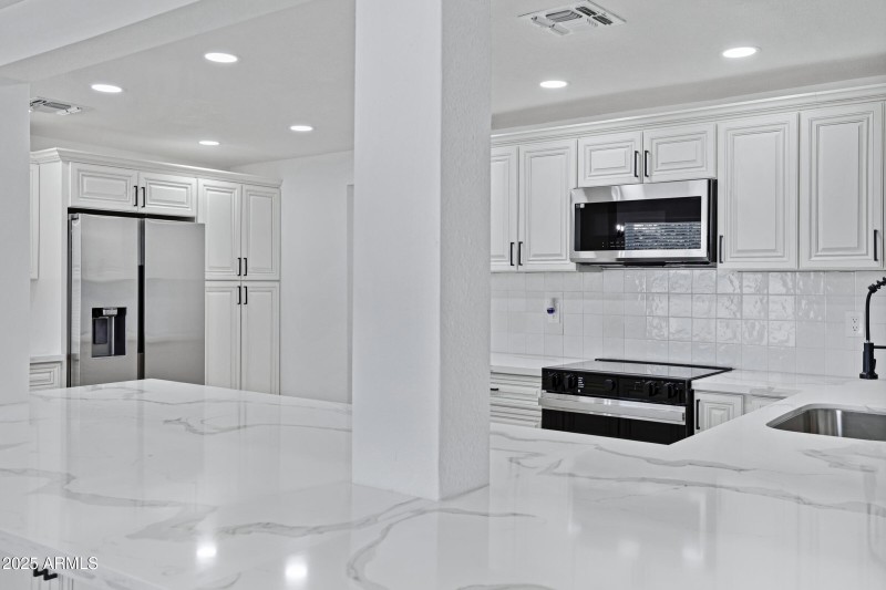 2708 E Roosevelt St-14