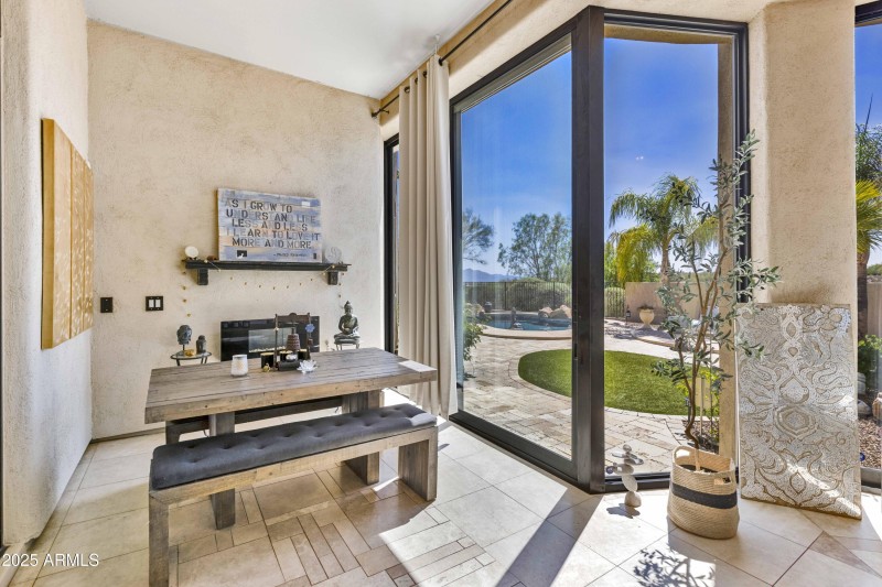 Sun room with Fireplace
